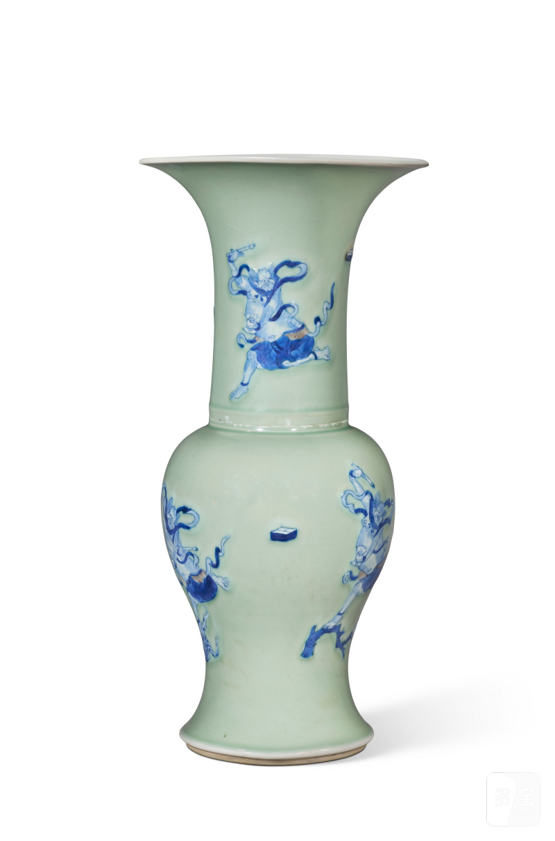 GRAND VASE CORNET EN PORCELAINE ÉMAILLÉE CÉLADON À DÉCOR EN BLEU SOUS COUVERTE ET ROUGE DE CUIVRE DE KUIXING  CHINE, DYNASTIE QING, ÉPOQUE KANGXI (1662-1722) - 图3